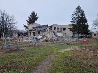 Ukraine kindergarten bombed down by russians