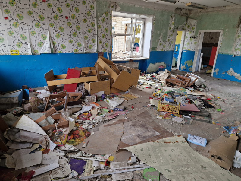Ukraine kindergarten bombed down by russians