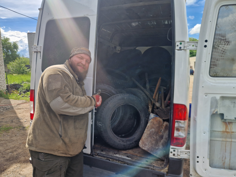 DELIVERED: aid package given over to 3rd Assault Brigade