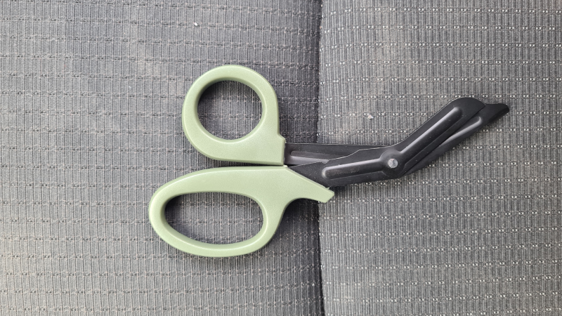 Tactical medic scissors